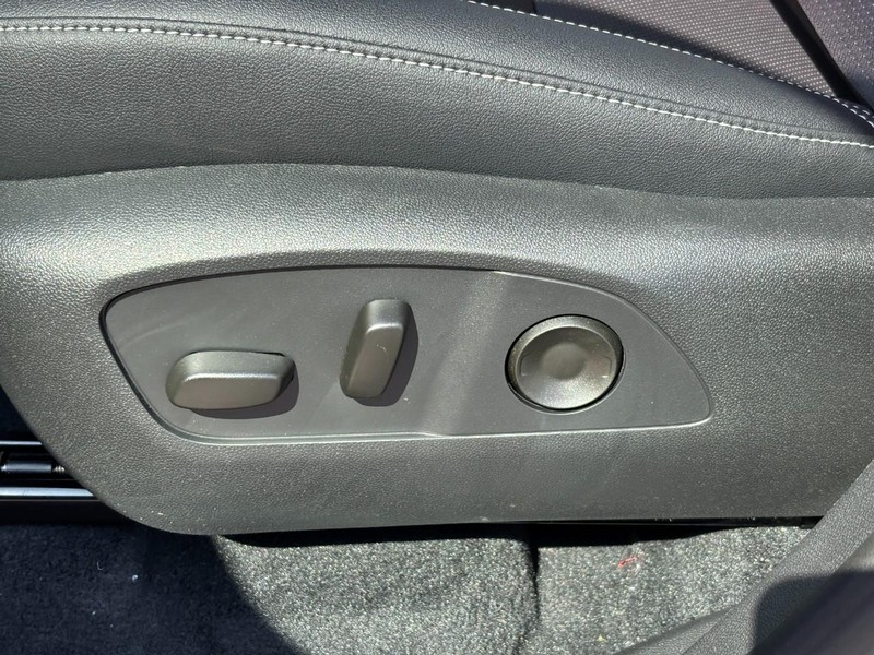 Chevrolet Traverse Vehicle Full-screen Gallery Image 11