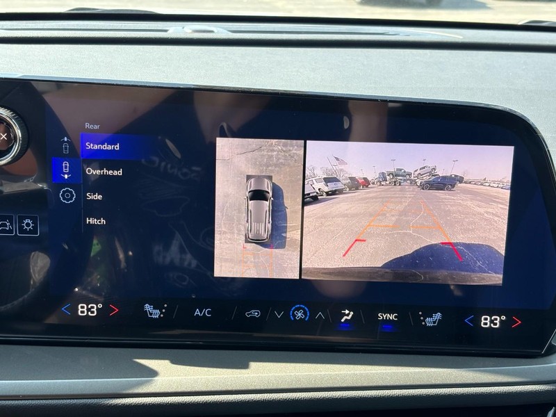 Chevrolet Traverse Vehicle Full-screen Gallery Image 18