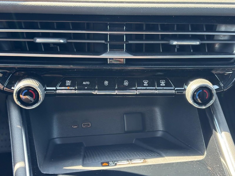 Chevrolet Traverse Vehicle Full-screen Gallery Image 19