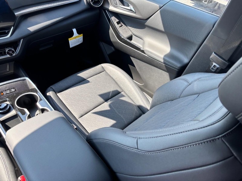 Chevrolet Equinox Vehicle Full-screen Gallery Image 9