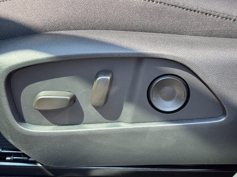 Chevrolet Equinox Vehicle Full-screen Gallery Image 10