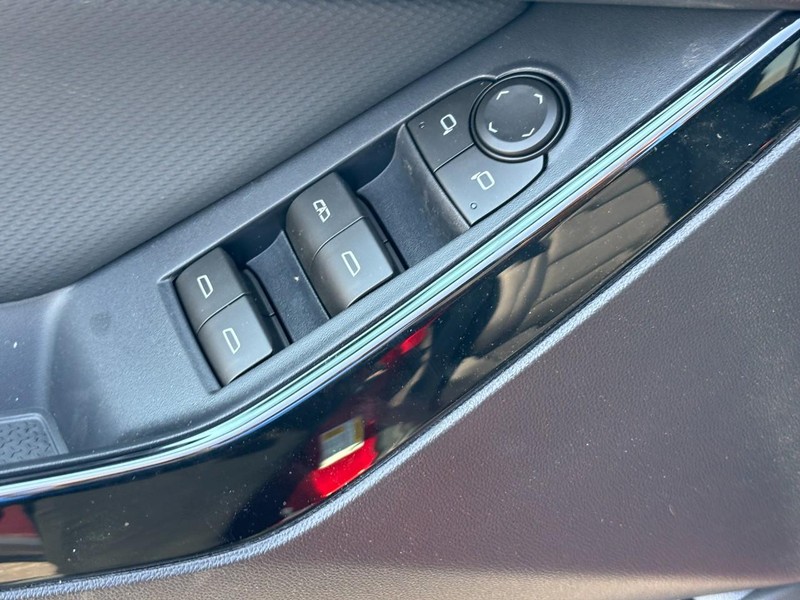 Chevrolet Equinox Vehicle Full-screen Gallery Image 11
