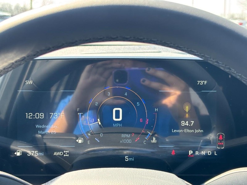 Chevrolet Equinox Vehicle Full-screen Gallery Image 14