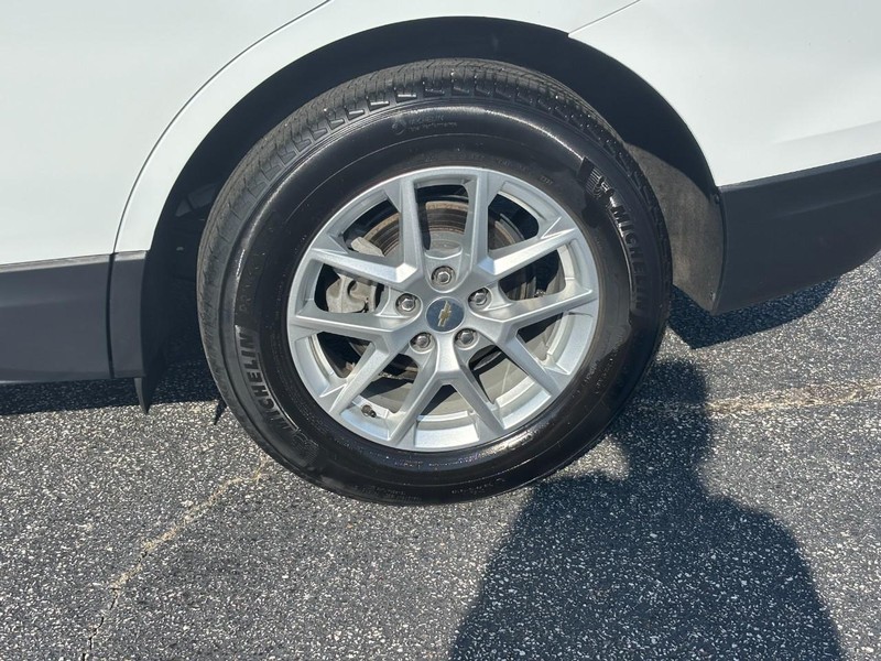 Chevrolet Equinox Vehicle Full-screen Gallery Image 9