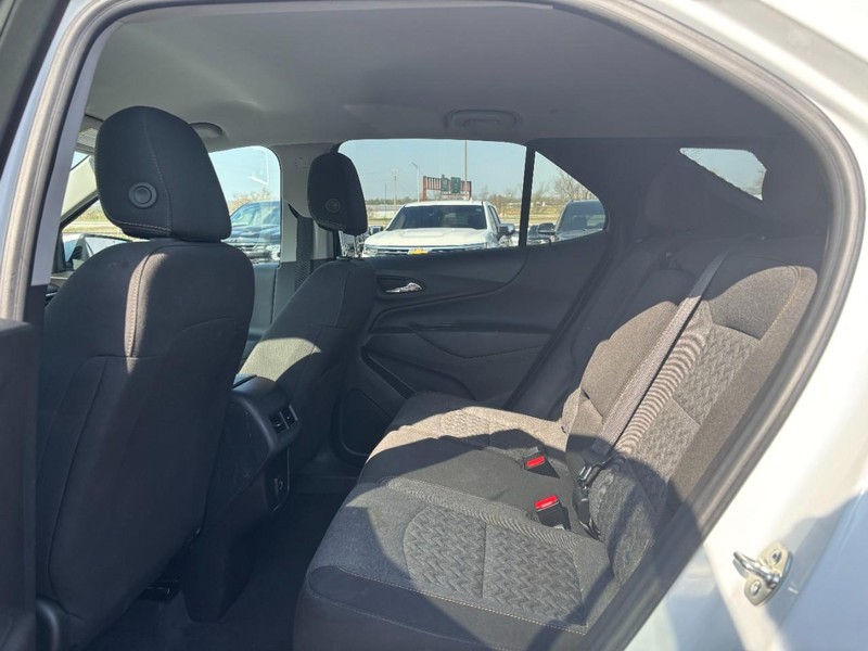 Chevrolet Equinox Vehicle Full-screen Gallery Image 10
