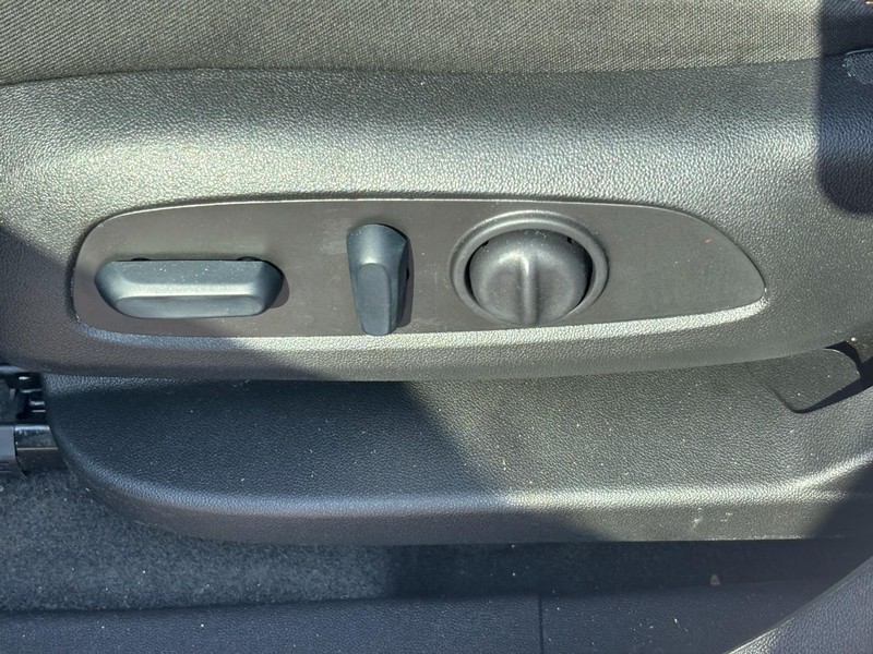 Chevrolet Equinox Vehicle Full-screen Gallery Image 15