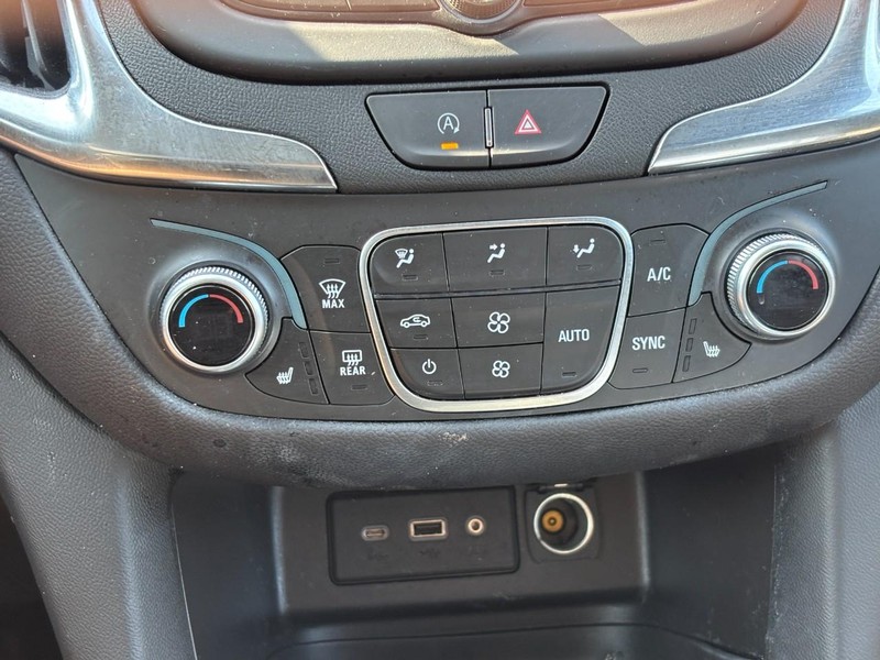 Chevrolet Equinox Vehicle Full-screen Gallery Image 22