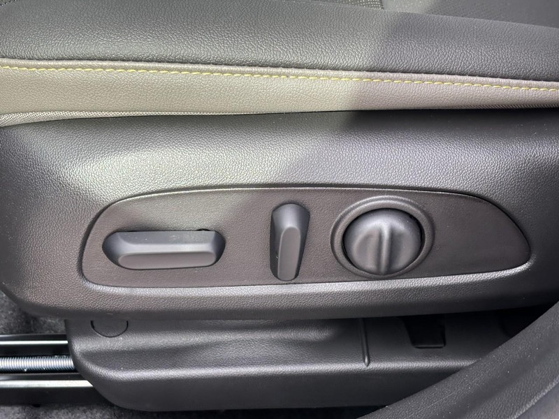 Chevrolet Trax Vehicle Full-screen Gallery Image 10