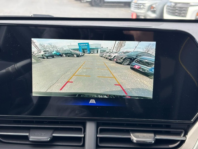 Chevrolet Trax Vehicle Full-screen Gallery Image 16