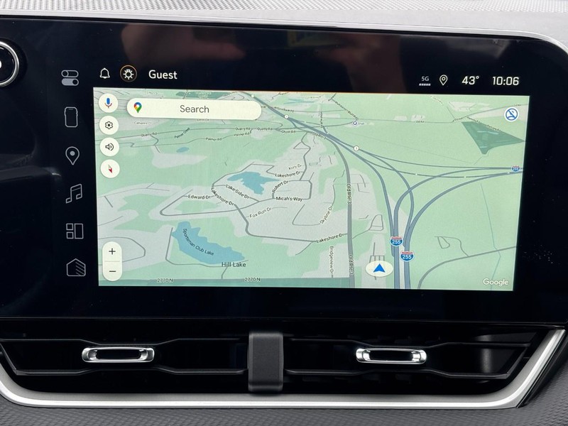 Chevrolet Equinox Vehicle Full-screen Gallery Image 16