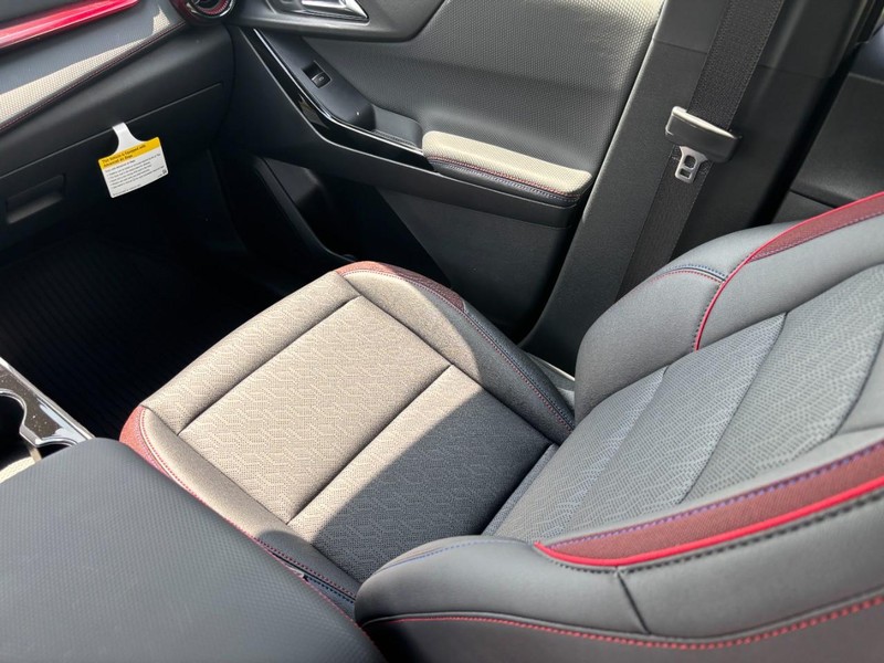 Chevrolet Equinox Vehicle Full-screen Gallery Image 9