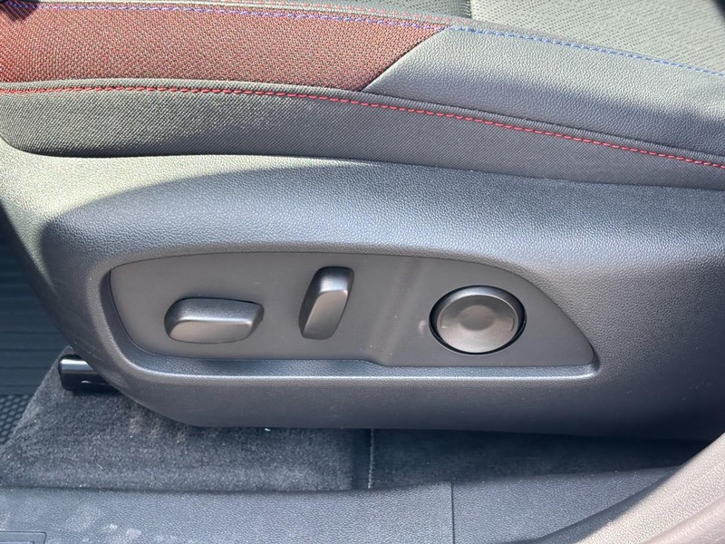 Chevrolet Equinox Vehicle Full-screen Gallery Image 10