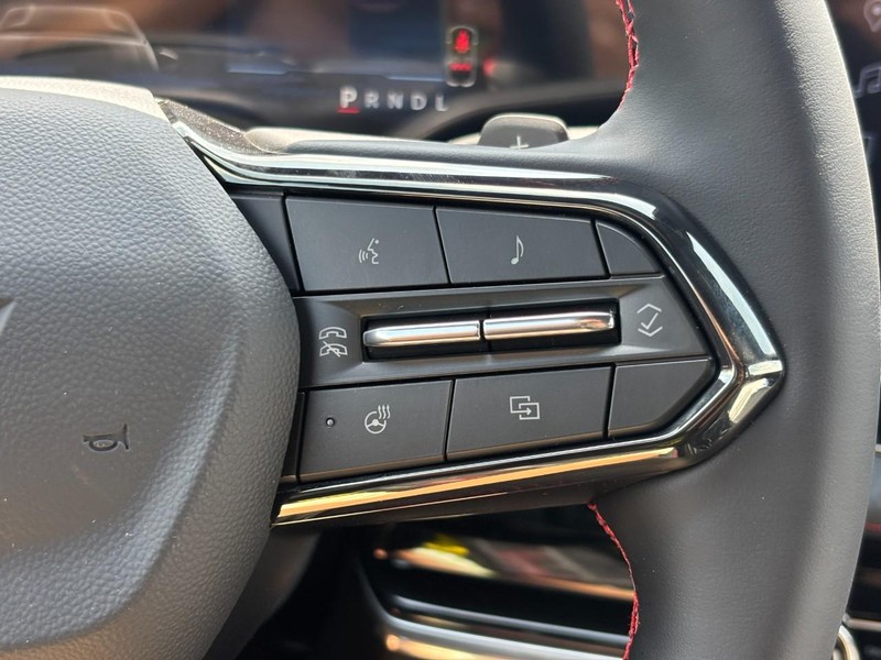 Chevrolet Equinox Vehicle Full-screen Gallery Image 13