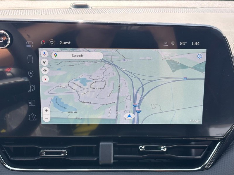Chevrolet Equinox Vehicle Full-screen Gallery Image 16