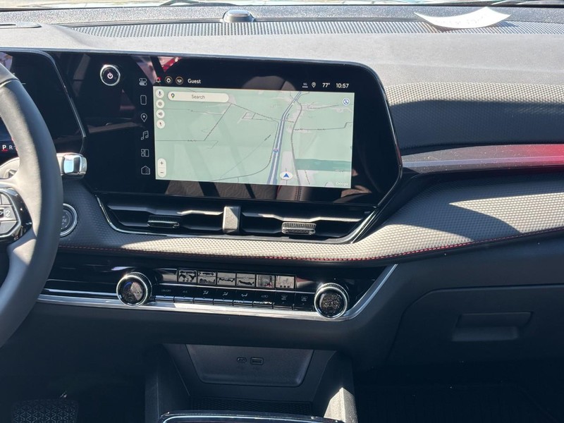 Chevrolet Equinox Vehicle Full-screen Gallery Image 8
