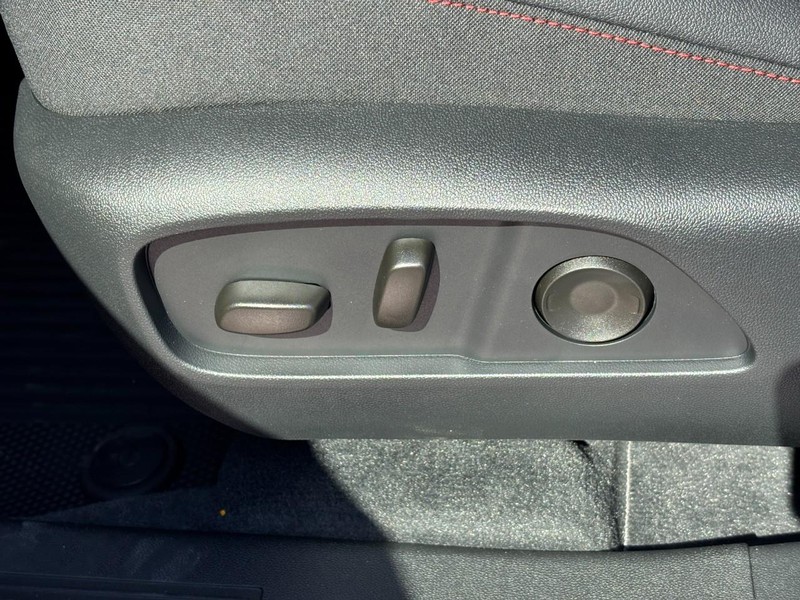 Chevrolet Equinox Vehicle Full-screen Gallery Image 10