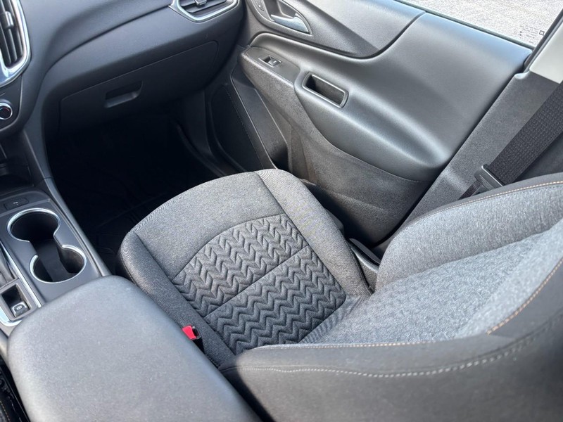 Chevrolet Equinox Vehicle Full-screen Gallery Image 14