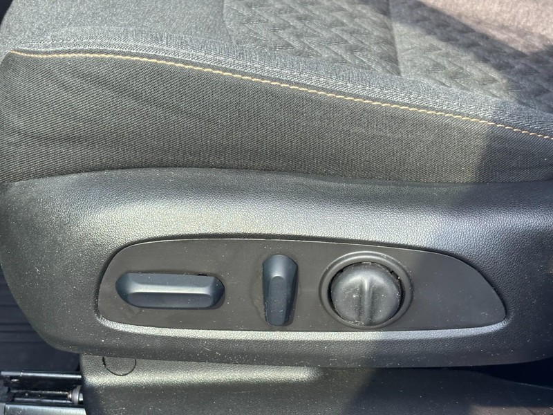 Chevrolet Equinox Vehicle Full-screen Gallery Image 15