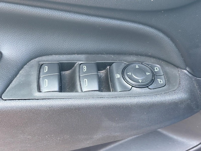 Chevrolet Equinox Vehicle Full-screen Gallery Image 16