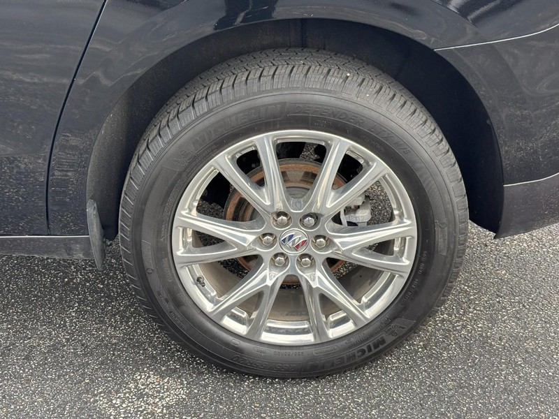 Buick Enclave Vehicle Full-screen Gallery Image 09