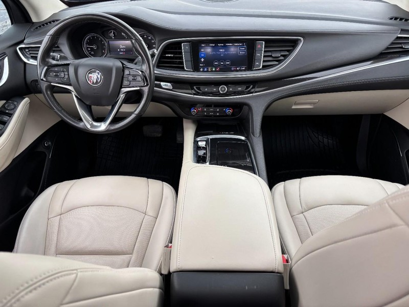 Buick Enclave Vehicle Full-screen Gallery Image 12