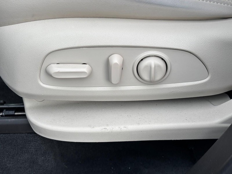 Buick Enclave Vehicle Full-screen Gallery Image 16