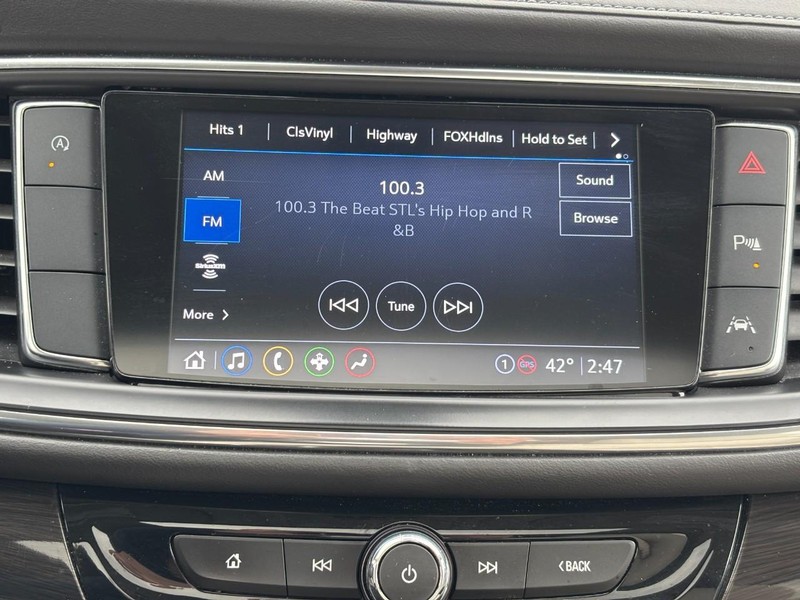 Buick Enclave Vehicle Full-screen Gallery Image 21