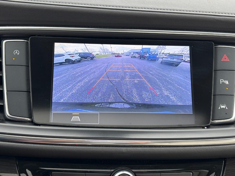 Buick Enclave Vehicle Full-screen Gallery Image 22