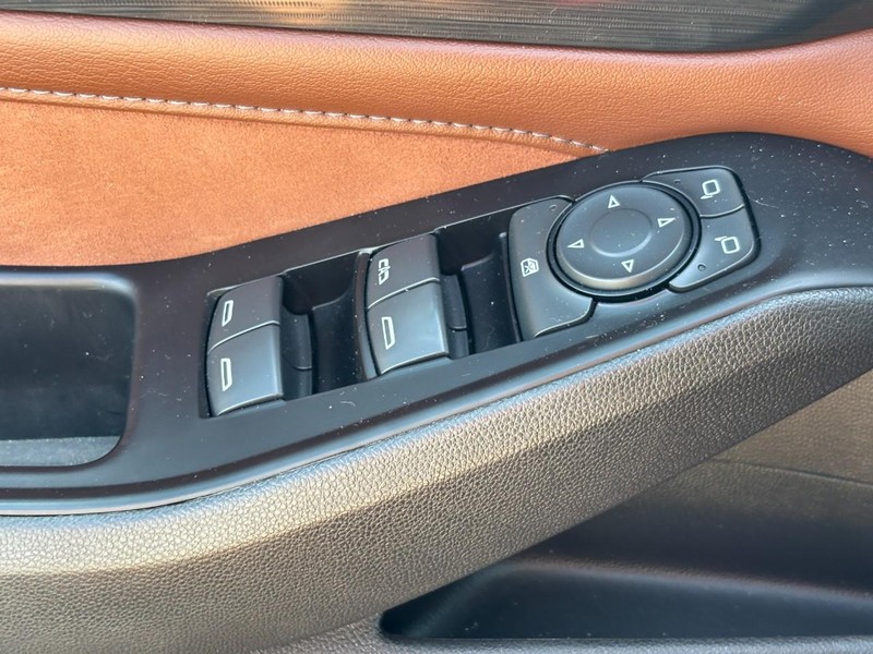 Chevrolet Traverse Vehicle Full-screen Gallery Image 17