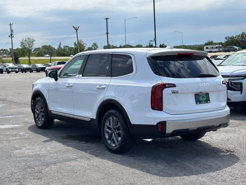Kia Telluride Vehicle Full-screen Gallery Image 3