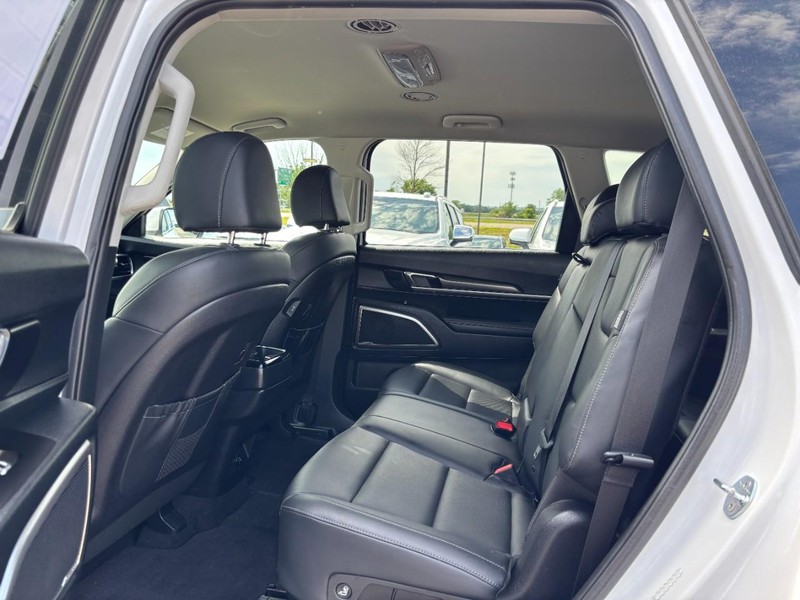 Kia Telluride Vehicle Full-screen Gallery Image 11
