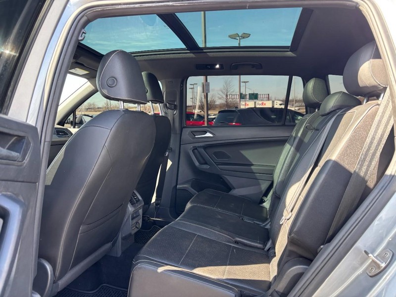 Volkswagen Tiguan Vehicle Full-screen Gallery Image 10