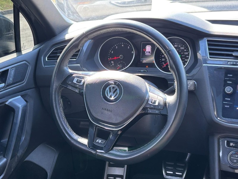 Volkswagen Tiguan Vehicle Full-screen Gallery Image 12