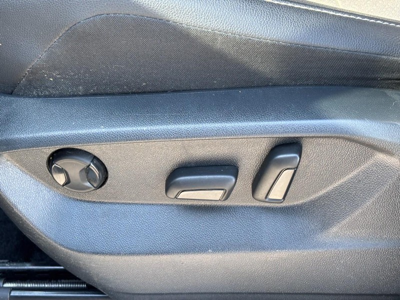 Volkswagen Tiguan Vehicle Full-screen Gallery Image 15