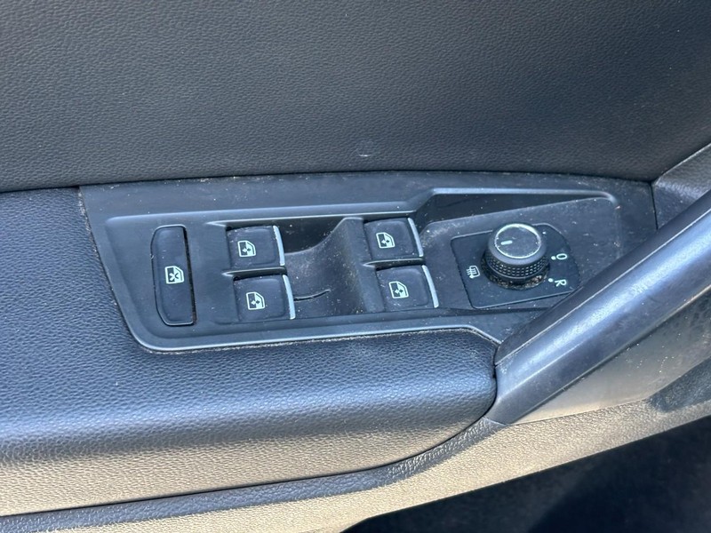 Volkswagen Tiguan Vehicle Full-screen Gallery Image 16