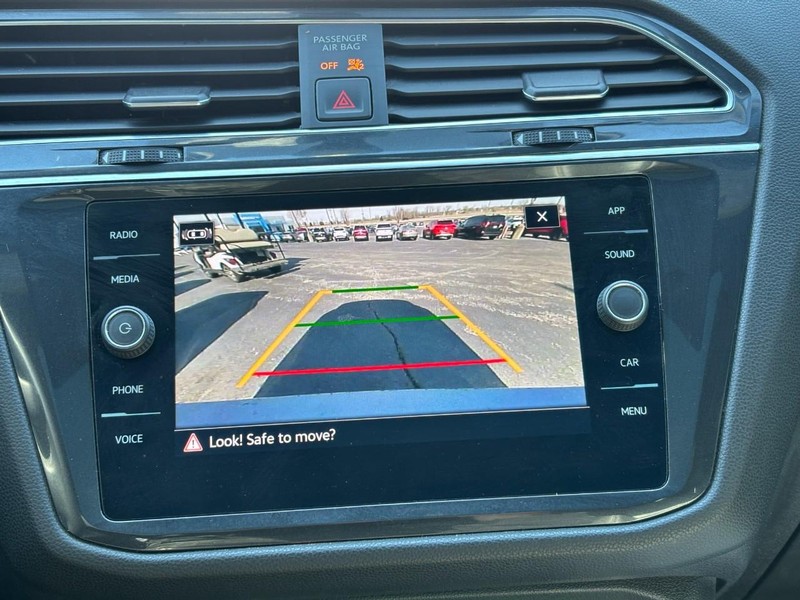 Volkswagen Tiguan Vehicle Full-screen Gallery Image 21