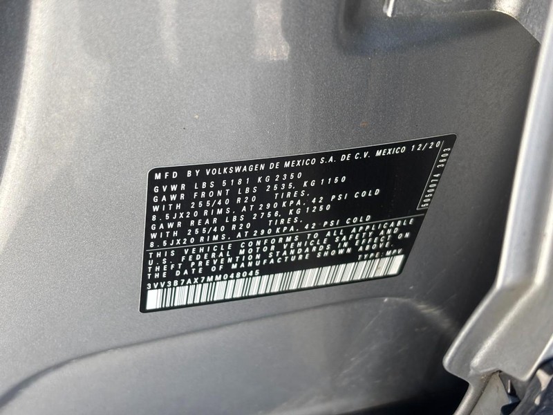 Volkswagen Tiguan Vehicle Full-screen Gallery Image 23