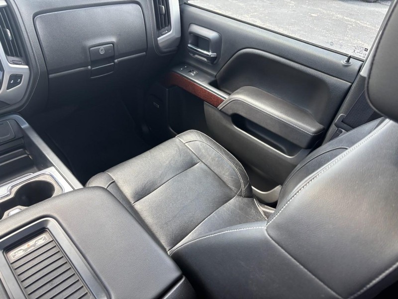GMC Sierra 1500 Vehicle Full-screen Gallery Image 14