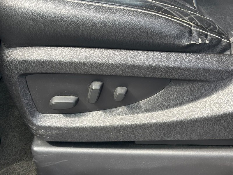 GMC Sierra 1500 Vehicle Full-screen Gallery Image 15