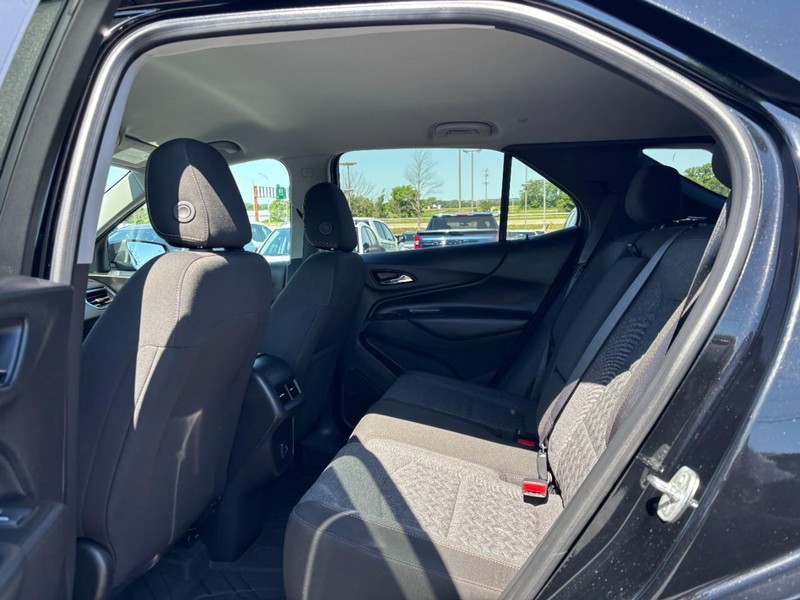 Chevrolet Equinox Vehicle Full-screen Gallery Image 10