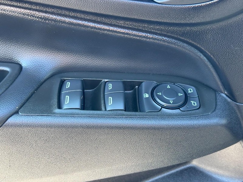 Chevrolet Equinox Vehicle Full-screen Gallery Image 16