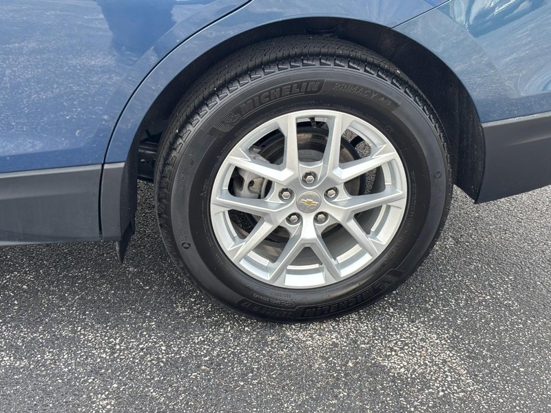 Chevrolet Equinox Vehicle Full-screen Gallery Image 9