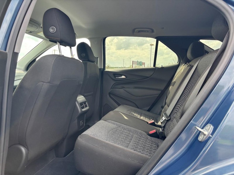 Chevrolet Equinox Vehicle Full-screen Gallery Image 10