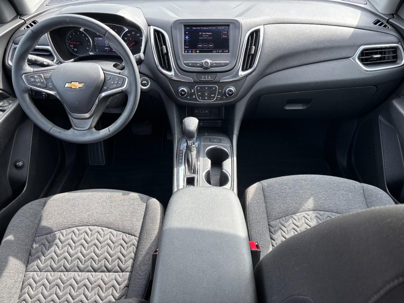 Chevrolet Equinox Vehicle Full-screen Gallery Image 11