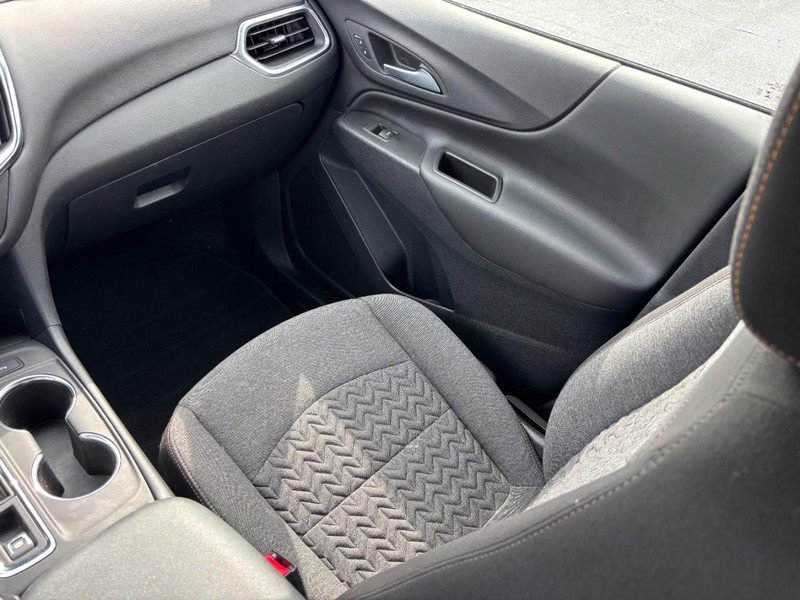 Chevrolet Equinox Vehicle Full-screen Gallery Image 14