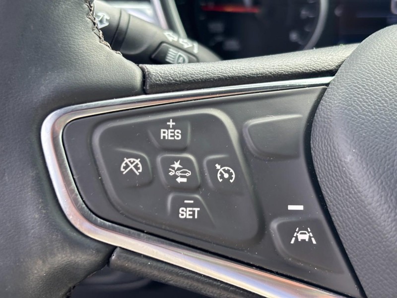 Chevrolet Equinox Vehicle Full-screen Gallery Image 17