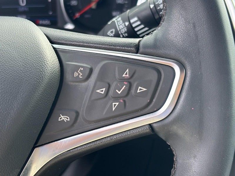 Chevrolet Equinox Vehicle Full-screen Gallery Image 18