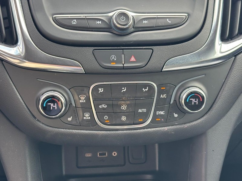 Chevrolet Equinox Vehicle Full-screen Gallery Image 22