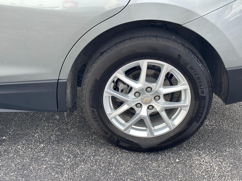 Chevrolet Equinox Vehicle Full-screen Gallery Image 9