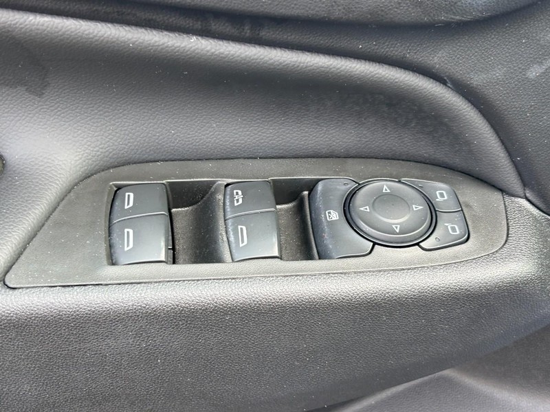 Chevrolet Equinox Vehicle Full-screen Gallery Image 16